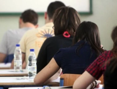 Πανελλήνιες 2018: Χαμός σε σχολείο με το απίστευτο κόλπο μαθήτριας – Μηδενίστηκε και συνελήφθη η αδερφή της!